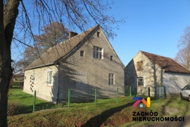 Dom z budynkami gospodarczymi- Karczówka